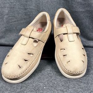 SAS Roamer Sage Womens size 6.5M in Beige